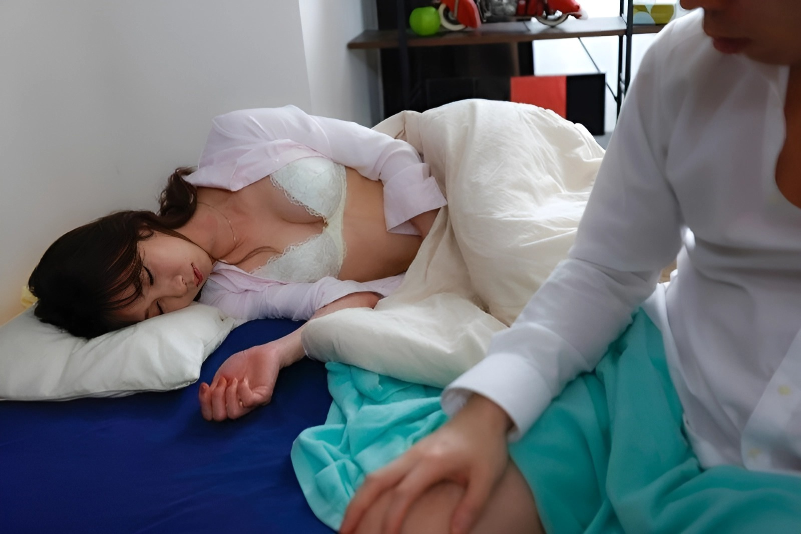 DASS-168 與巨乳同事的一次難忘的商務旅行