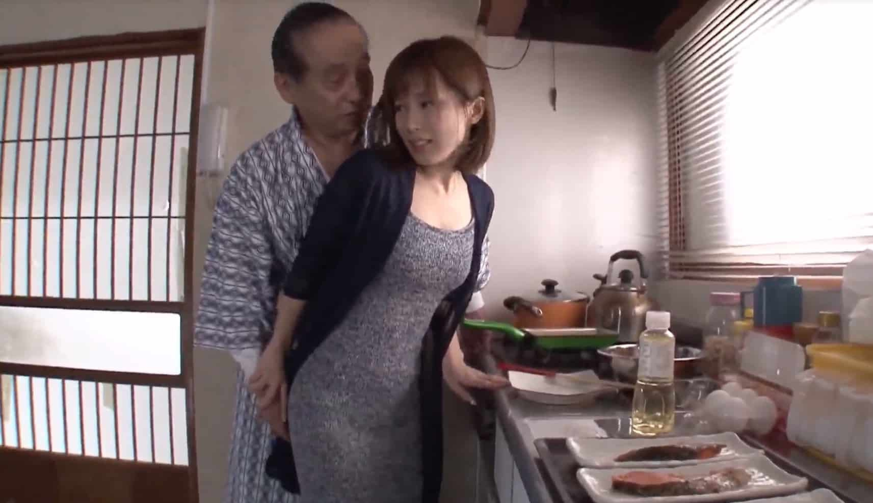 Lustful daughter-in-law gets lost with her gong father