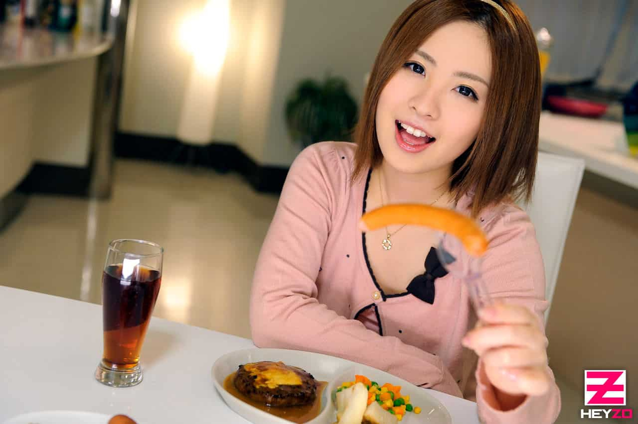 While eating, I rushed in and ate my sister