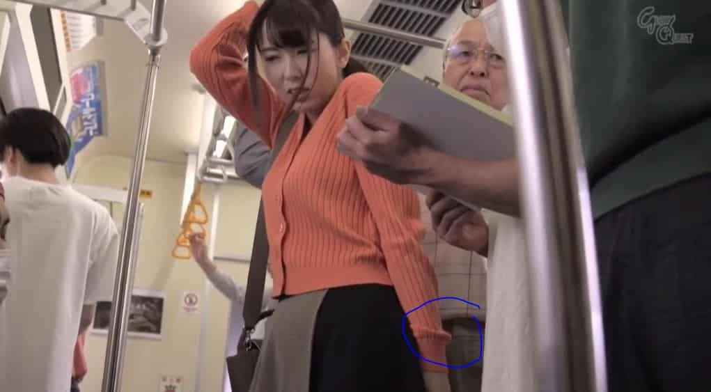 GVG-902 Velho lascivo no trem Yui Hatano
